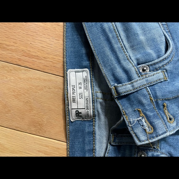 Free people distressed jeans - Picture 1 of 2